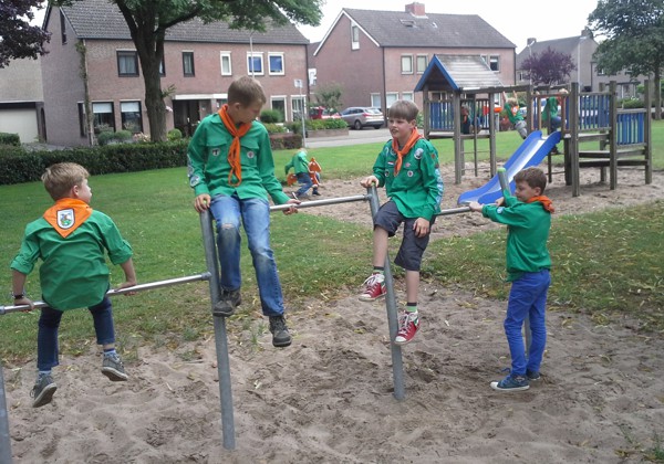 In de speeltuin. 